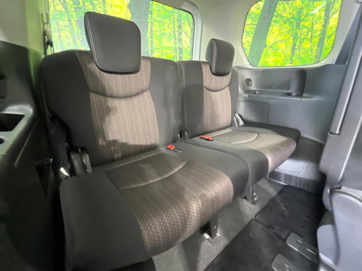 2016 Nissan Serena DAA-HFC26 (UW-6a360422eabbc)[23]