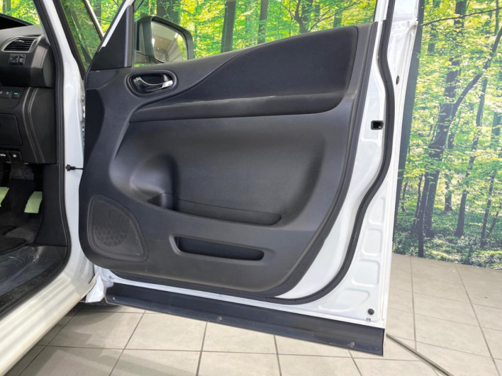 2016 Nissan Serena DAA-HFC26 (UW-6a360422eabbc)[6]