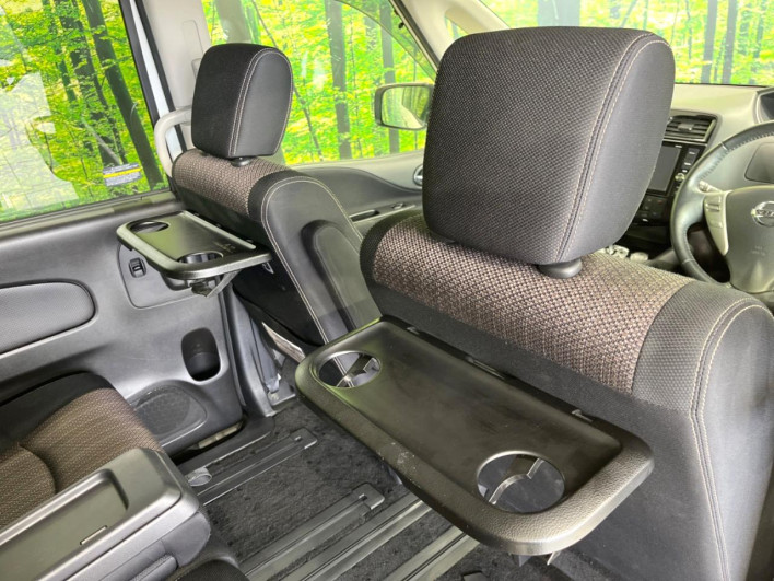 2016 Nissan Serena DAA-HFC26 (UW-6a360422eabbc)[27]