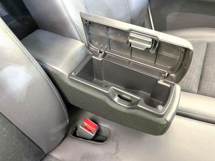 2017 Honda N-BOX CUSTOM DBA-JF1 (UW-6a3604380d854)[13]