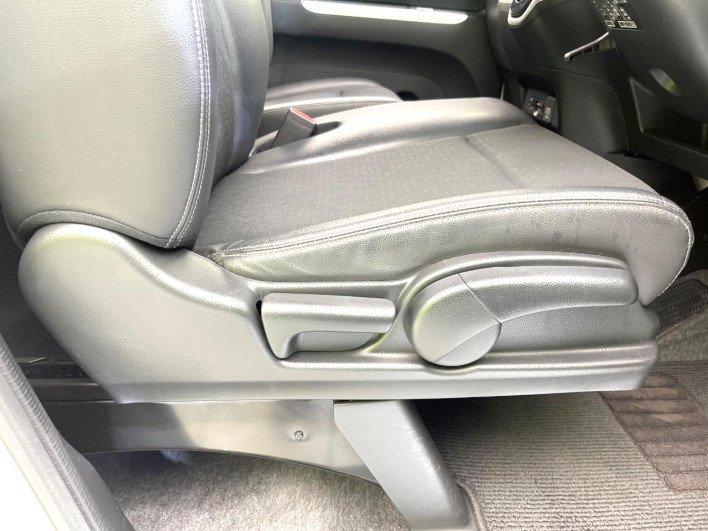 2017 Honda N-BOX CUSTOM DBA-JF1 (UW-6a3604380d854)[17]