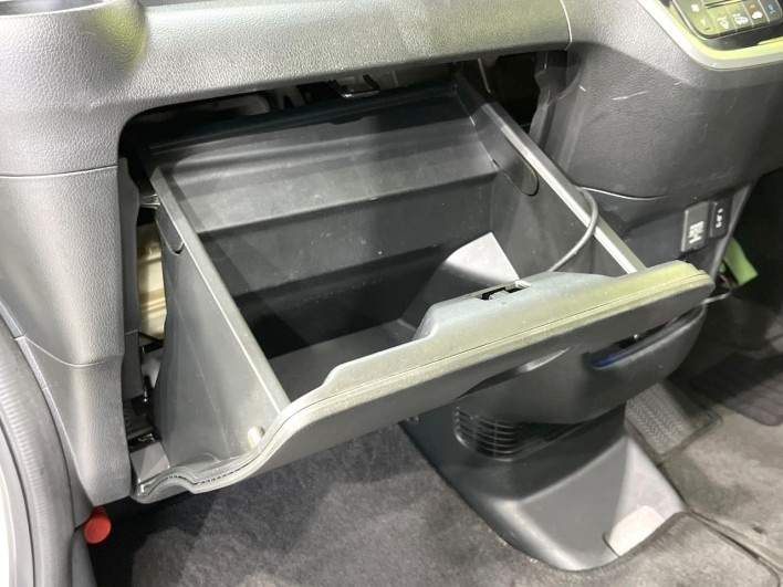 2015 Honda N-BOX CUSTOM DBA-JF2 (UW-6a360438b4087)[25]