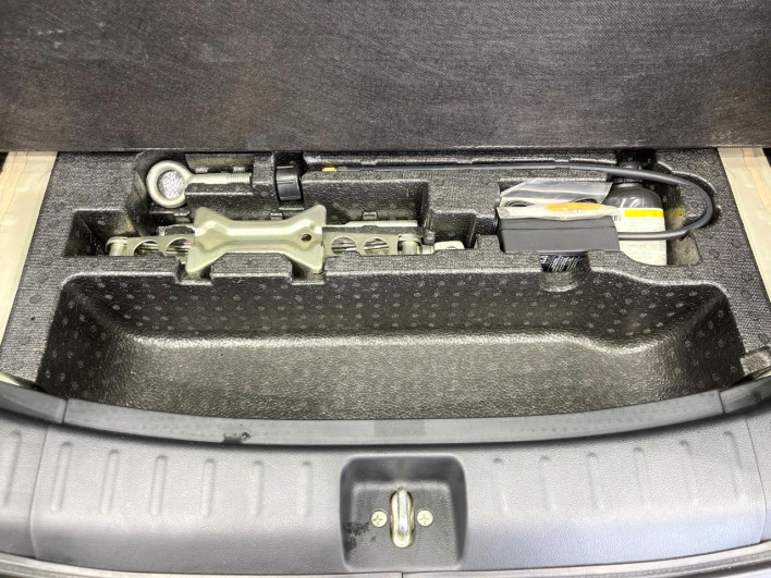 2015 Honda N-BOX CUSTOM DBA-JF2 (UW-6a360438b4087)[7]