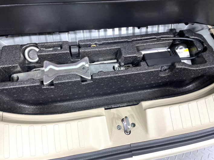 2018 Honda N-BOX DBA-JF3 (UW-6a36043c84d06)[17]
