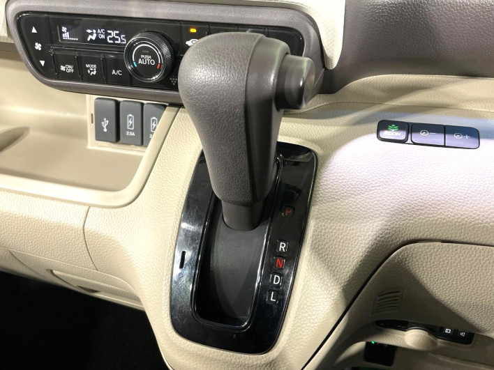 2018 Honda N-BOX DBA-JF3 (UW-6a36043c84d06)[24]