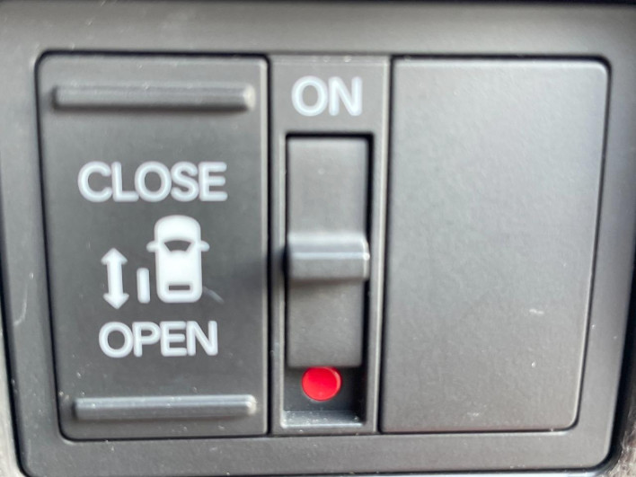 2018 Honda N-BOX CUSTOM DBA-JF3 (UW-6a36043cc747d)[18]