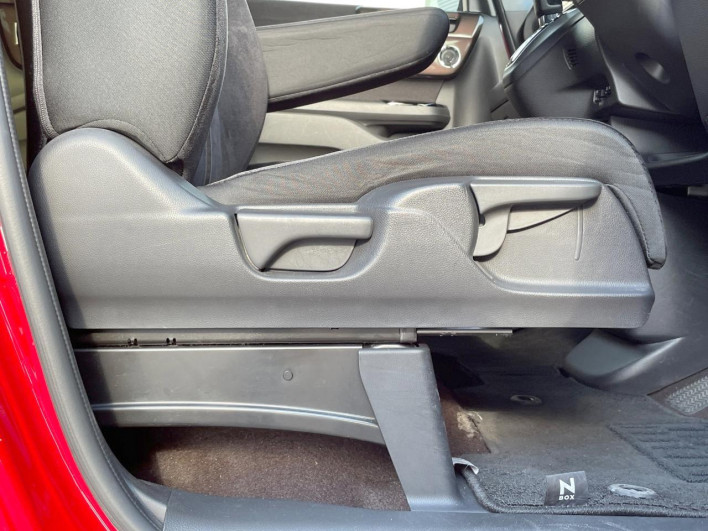 2018 Honda N-BOX CUSTOM DBA-JF3 (UW-6a36043cc747d)[17]