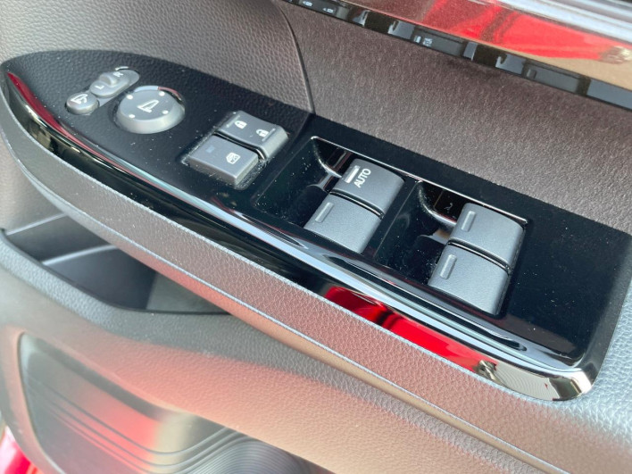 2018 Honda N-BOX CUSTOM DBA-JF3 (UW-6a36043cc747d)[16]