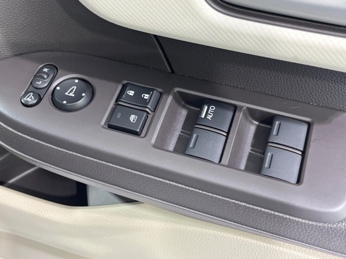 2018 Honda N-BOX DBA-JF3 (UW-6a36043d6fb43)[6]