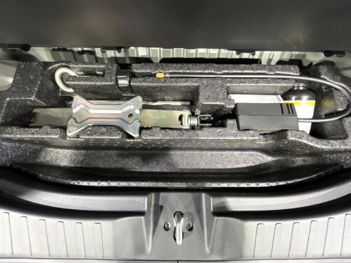 2021 Honda N-BOX CUSTOM 6BA-JF3 (UW-6a360445dc29a)[15]