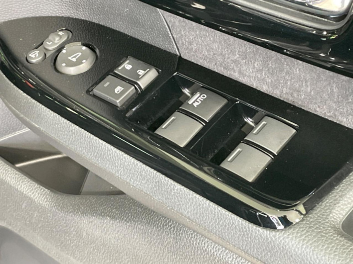 2023 Honda N-BOX CUSTOM 6BA-JF3 (UW-6a360448dfd71)[26]