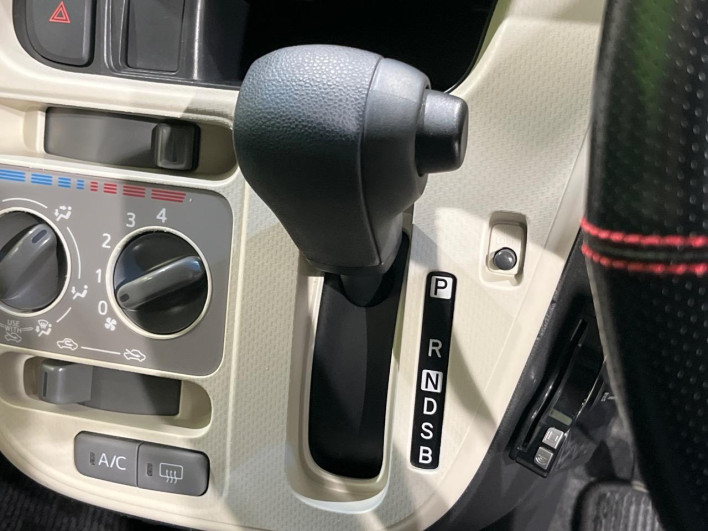 2016 Daihatsu Move DBA-LA150S (UW-6a36047876227)[24]