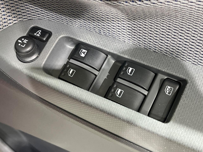 2016 Daihatsu Move DBA-LA150S (UW-6a36047876227)[16]
