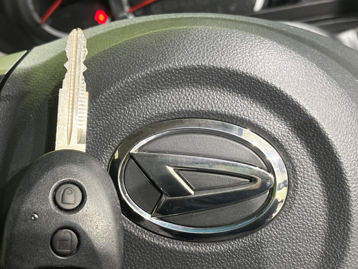 2016 Daihatsu Move DBA-LA150S (UW-6a36047876227)[21]