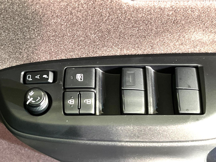 2022 Toyota Yaris Cross 6AA-MXPJ15 (UW-6a3604ffb40ff)[7]