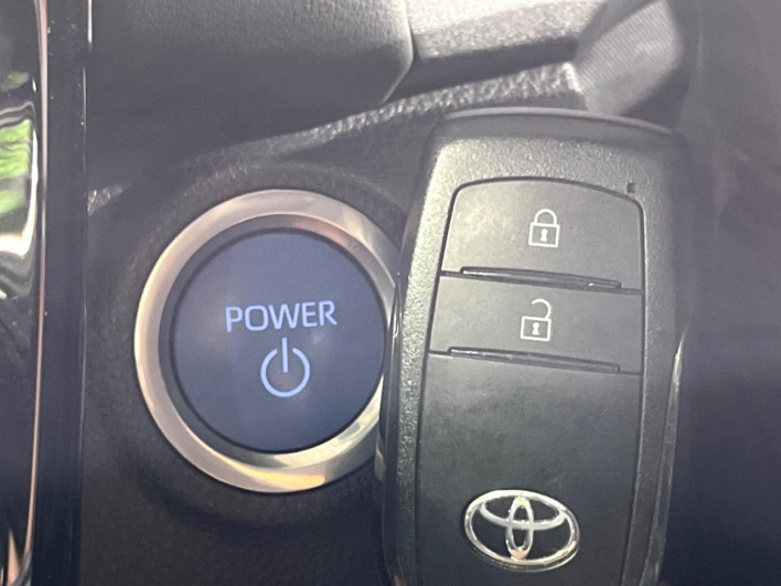 2021 Toyota Aqua 6AA-MXPK11 (UW-6a360501761e4)[12]