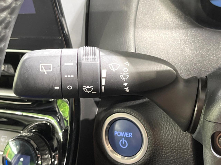 2021 Toyota Aqua 6AA-MXPK11 (UW-6a360501761e4)[21]