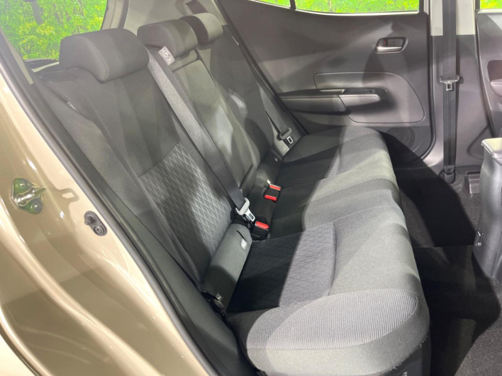 2021 Toyota Aqua 6AA-MXPK11 (UW-6a360501761e4)[27]