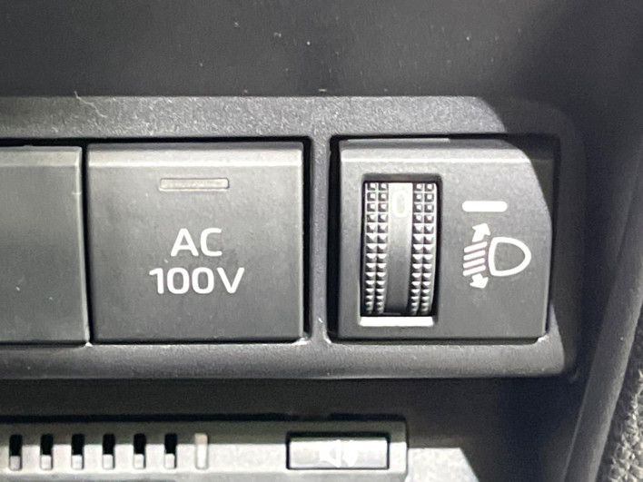 2021 Toyota Aqua 6AA-MXPK11 (UW-6a360501761e4)[10]