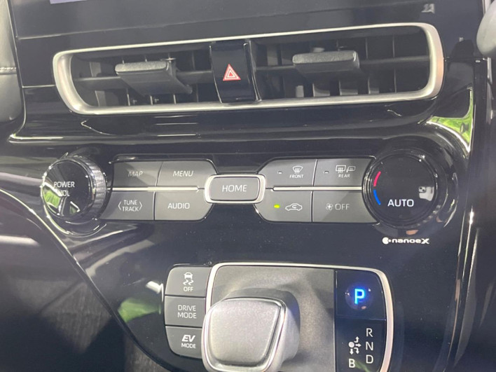 2021 Toyota Aqua 6AA-MXPK11 (UW-6a360501761e4)[23]