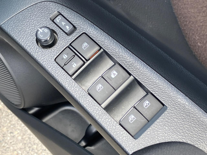 2019 Toyota Sienta DBA-NCP175G (UW-6a3605236c339)[10]