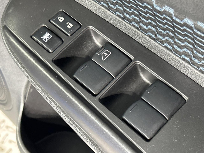 2015 Nissan Note DBA-NE12 (UW-6a360524acc3d)[18]