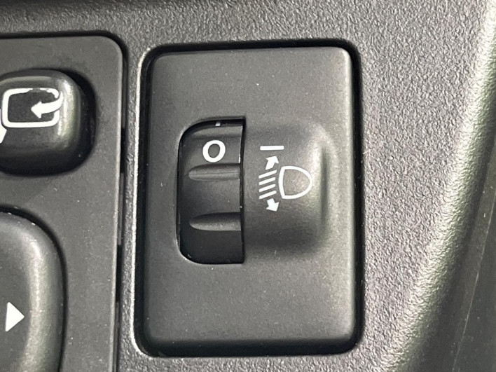 2013 Toyota Aqua DAA-NHP10 (UW-6a360526342bd)[9]