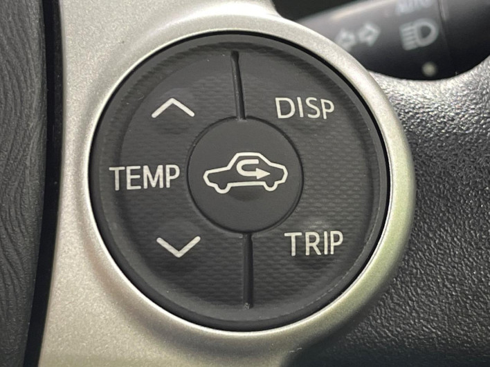 2013 Toyota Aqua DAA-NHP10 (UW-6a360526342bd)[22]