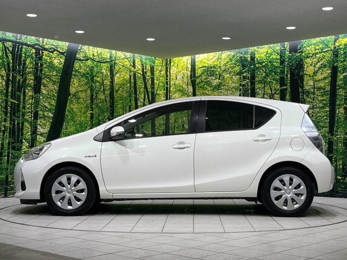 2013 Toyota Aqua DAA-NHP10 (UW-6a360526342bd)[27]