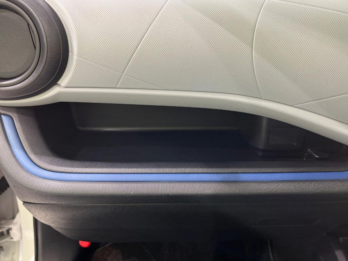 2013 Toyota Aqua DAA-NHP10 (UW-6a360526342bd)[4]