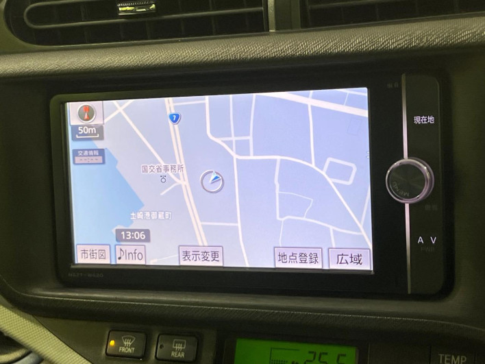 2013 Toyota Aqua DAA-NHP10 (UW-6a360526342bd)[17]