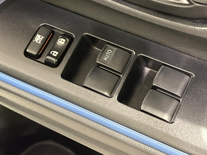 2013 Toyota Aqua DAA-NHP10 (UW-6a360526342bd)[11]