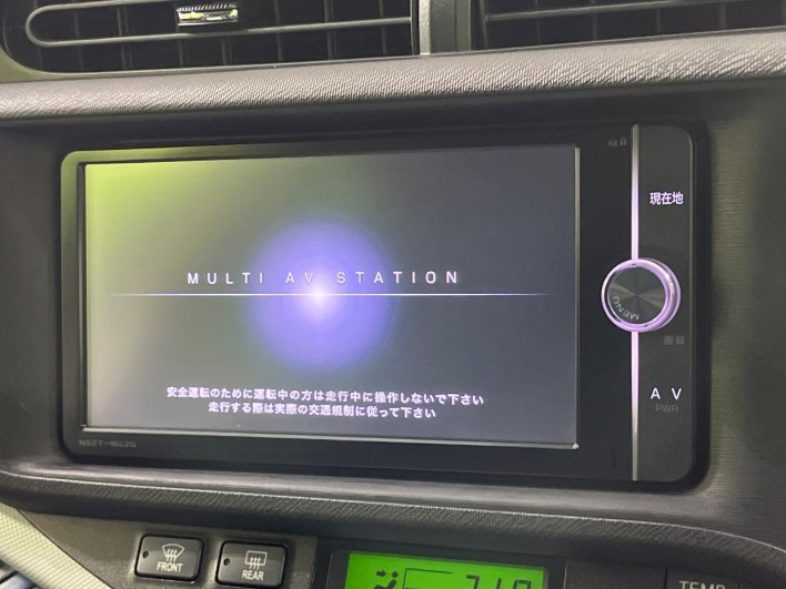 2013 Toyota Aqua DAA-NHP10 (UW-6a360526342bd)[15]