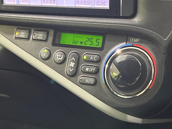 2013 Toyota Aqua DAA-NHP10 (UW-6a360526342bd)[16]