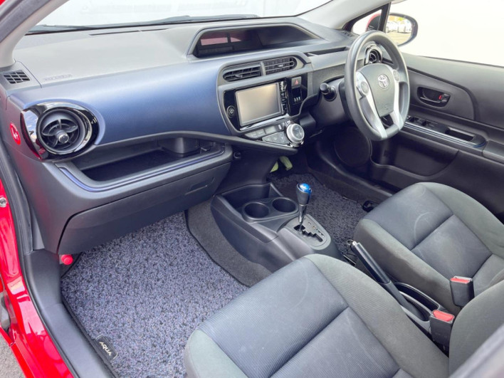 2015 Toyota Aqua DAA-NHP10 (UW-6a36052828081)[24]