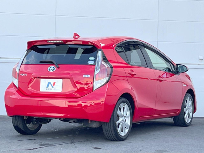 2015 Toyota Aqua DAA-NHP10 (UW-6a36052828081)[22]