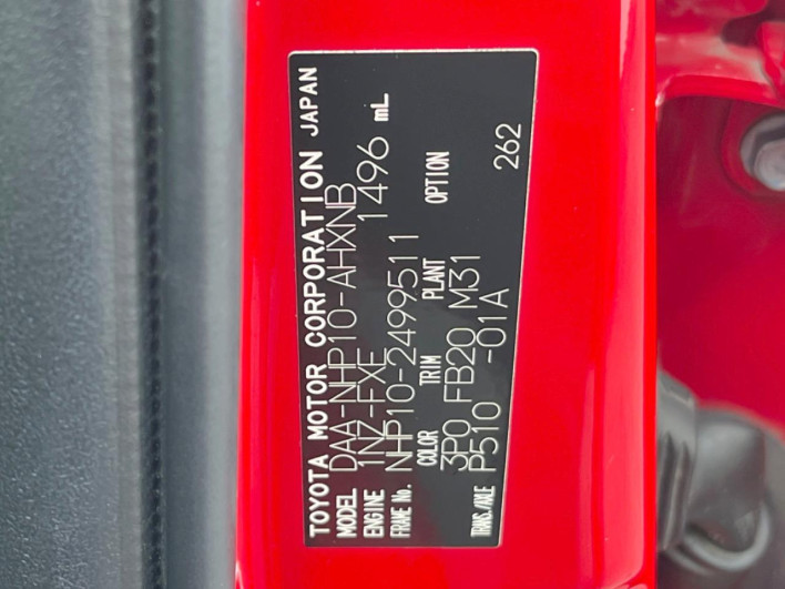 2015 Toyota Aqua DAA-NHP10 (UW-6a36052828081)[1]