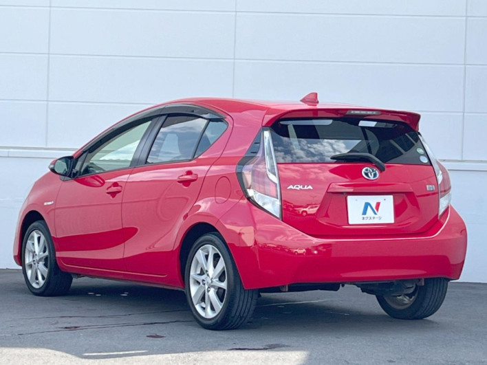 2015 Toyota Aqua DAA-NHP10 (UW-6a36052828081)[18]