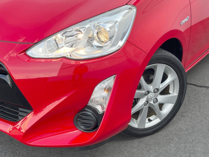 2015 Toyota Aqua DAA-NHP10 (UW-6a36052828081)[12]