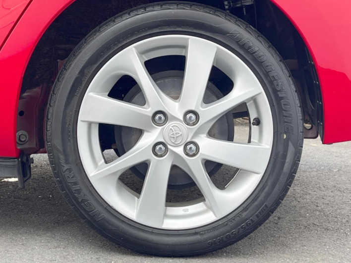 2015 Toyota Aqua DAA-NHP10 (UW-6a36052828081)[16]