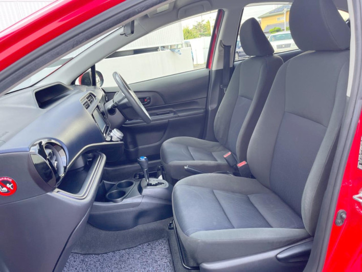 2015 Toyota Aqua DAA-NHP10 (UW-6a36052828081)[25]