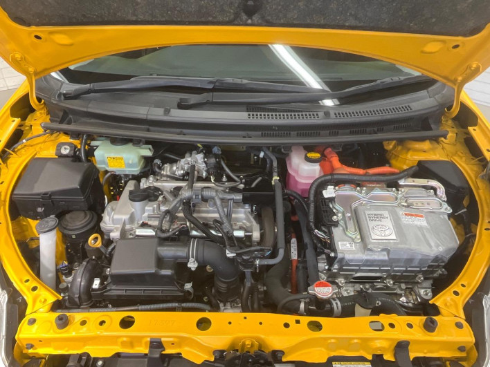 2016 Toyota Aqua DAA-NHP10 (UW-6a3605286a2f4)[4]