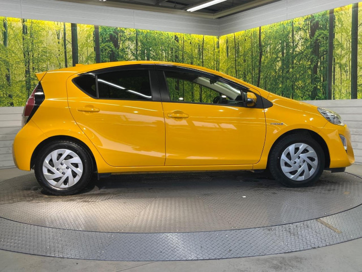 2016 Toyota Aqua DAA-NHP10 (UW-6a3605286a2f4)[24]
