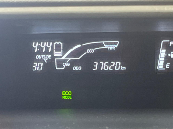 2016 Toyota Aqua DAA-NHP10 (UW-6a3605286a2f4)[2]