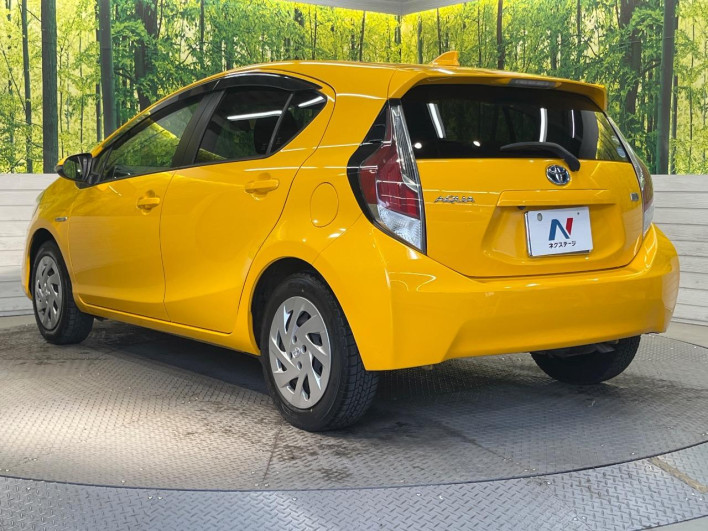 2016 Toyota Aqua DAA-NHP10 (UW-6a3605286a2f4)[15]
