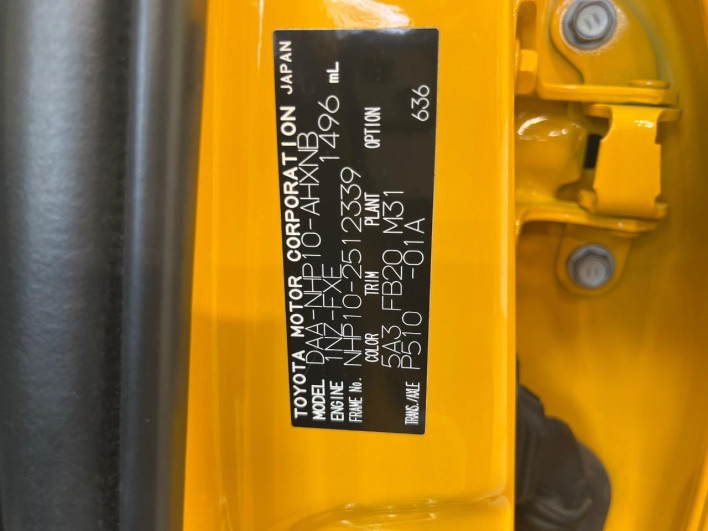 2016 Toyota Aqua DAA-NHP10 (UW-6a3605286a2f4)[1]