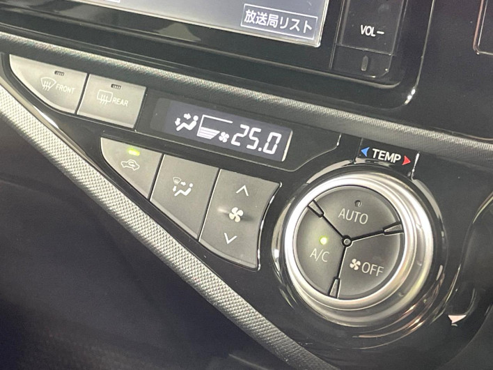 2016 Toyota Aqua DAA-NHP10 (UW-6a36052a1f9d6)[21]