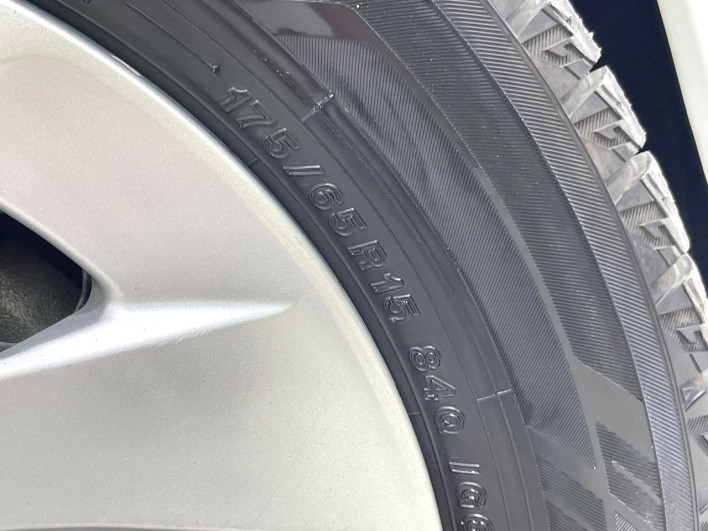 2016 Toyota Aqua DAA-NHP10 (UW-6a36052a1f9d6)[7]