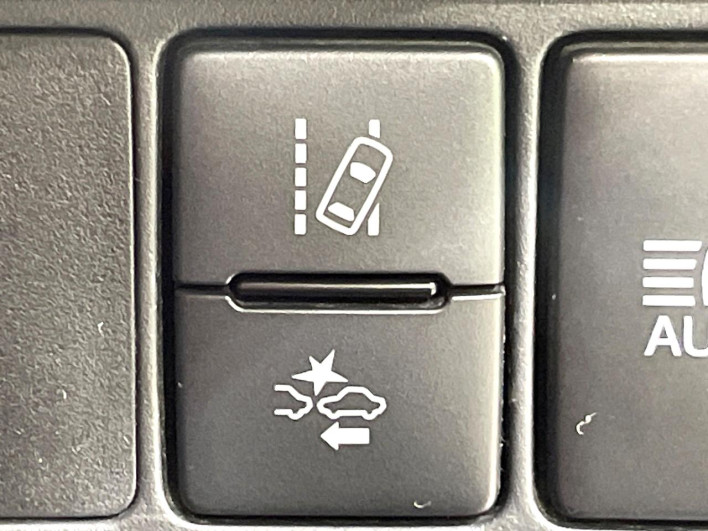 2016 Toyota Aqua DAA-NHP10 (UW-6a36052a1f9d6)[17]