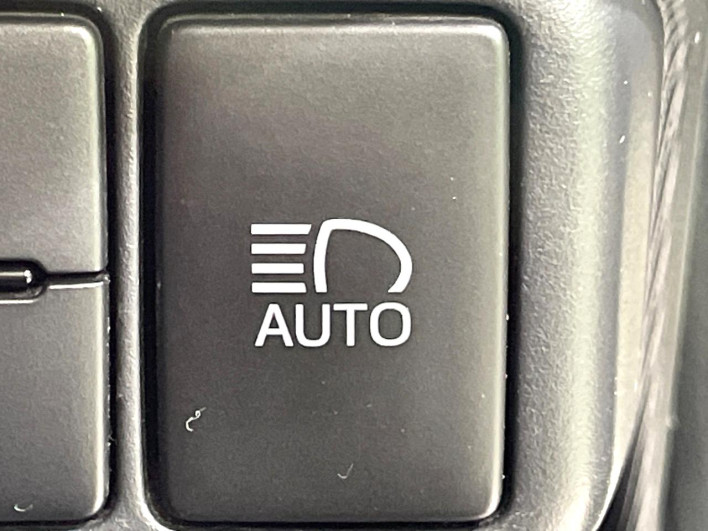 2016 Toyota Aqua DAA-NHP10 (UW-6a36052a1f9d6)[18]